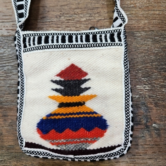 Ecauador's Tiny Wool Purse Handmade - Picture 3 of 7